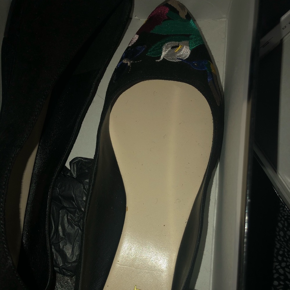 Nine West embroidered flats